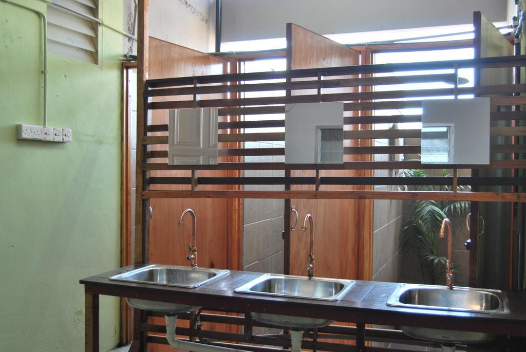 Borneo Sweet Guesthouse Kuching Esterno foto