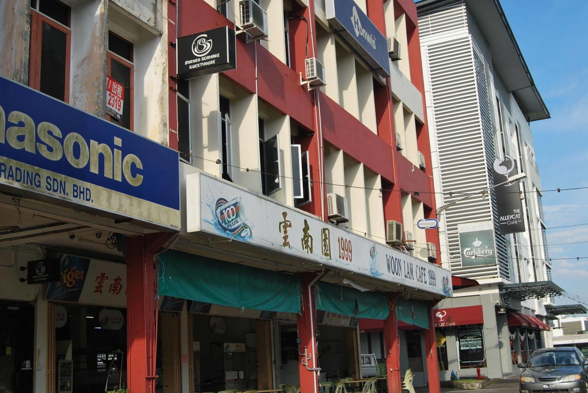 Borneo Sweet Guesthouse Kuching Esterno foto