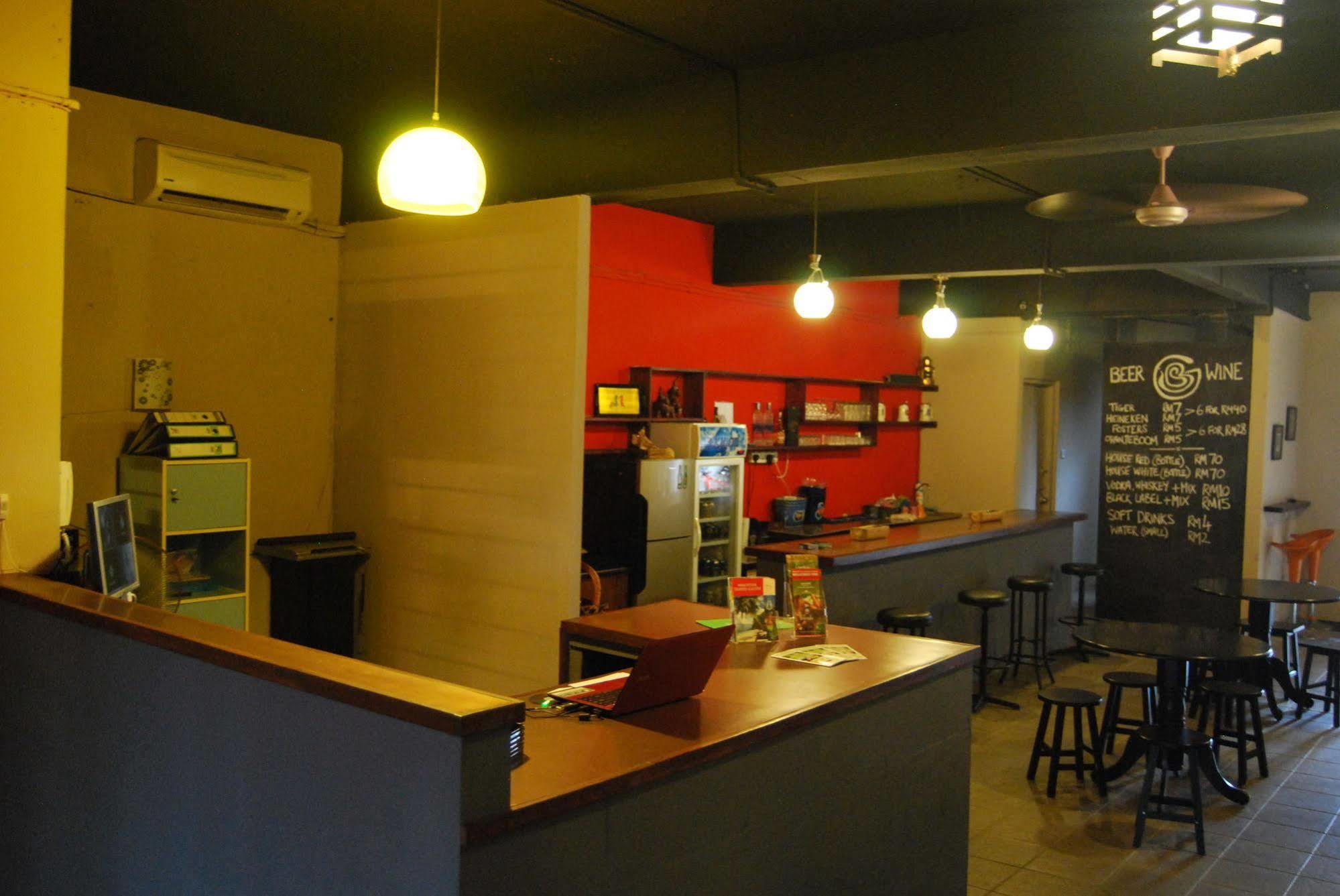 Borneo Sweet Guesthouse Kuching Esterno foto